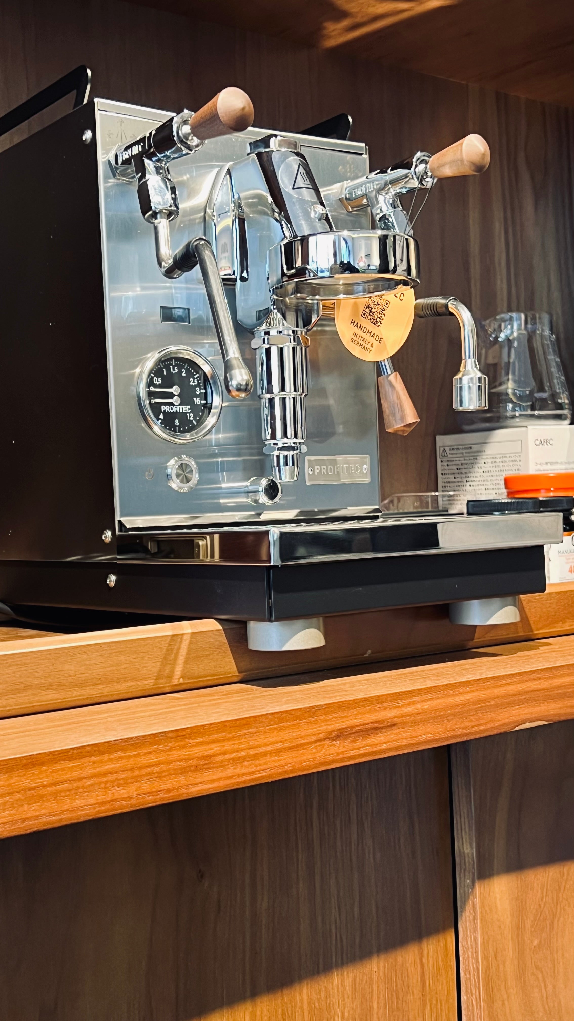 The JUMP is a compact and powerful heat exchanger machine that has a small footprint. A convenient switch located - Nebo specialty coffee Roastery